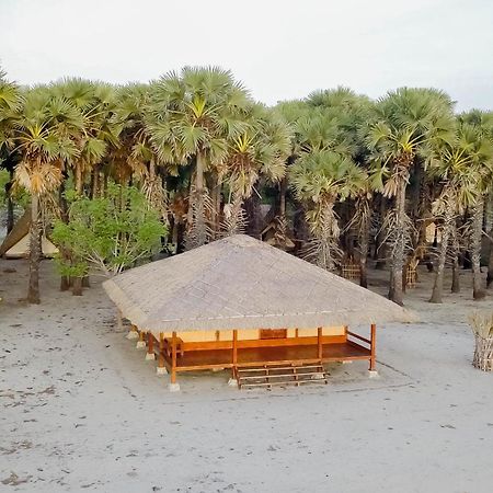 Costa Beach Resort & Club Waingapu Exterior foto